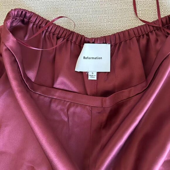 BEST Reformation Fern Satin Short Small Romance Wine Satin Lace Classic - Picture 5 of 7